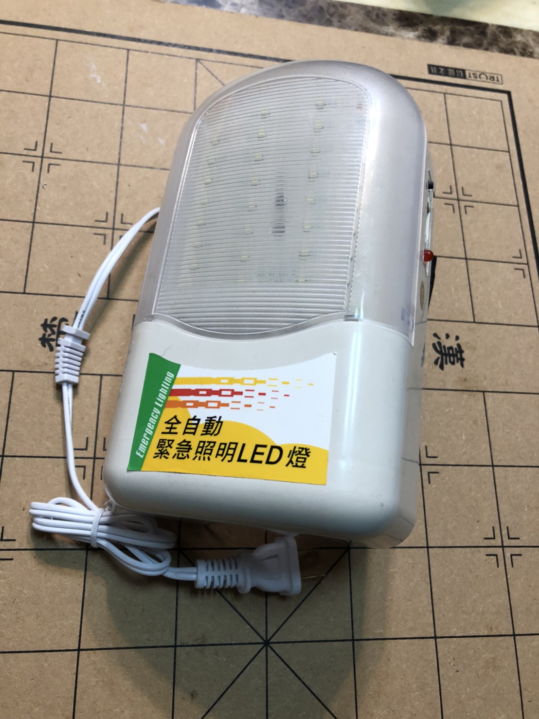 送64G記憶卡 客制化訂作代客組合緊急照明燈外型 針孔攝影機、監聽、監看、遠端監控